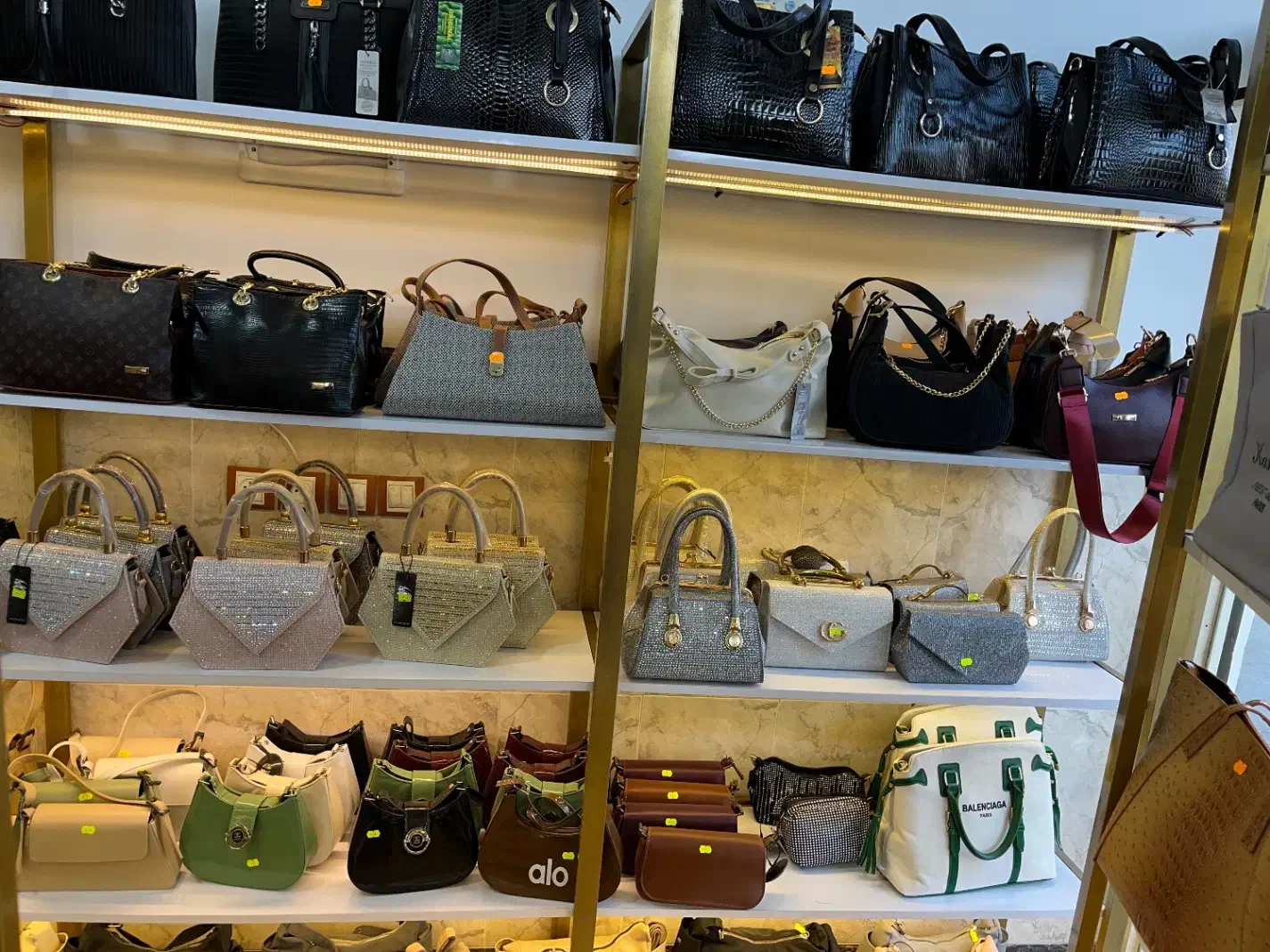 کیف و کفش|کیف، کفش، کمربند|میاندوآب, |دیوار