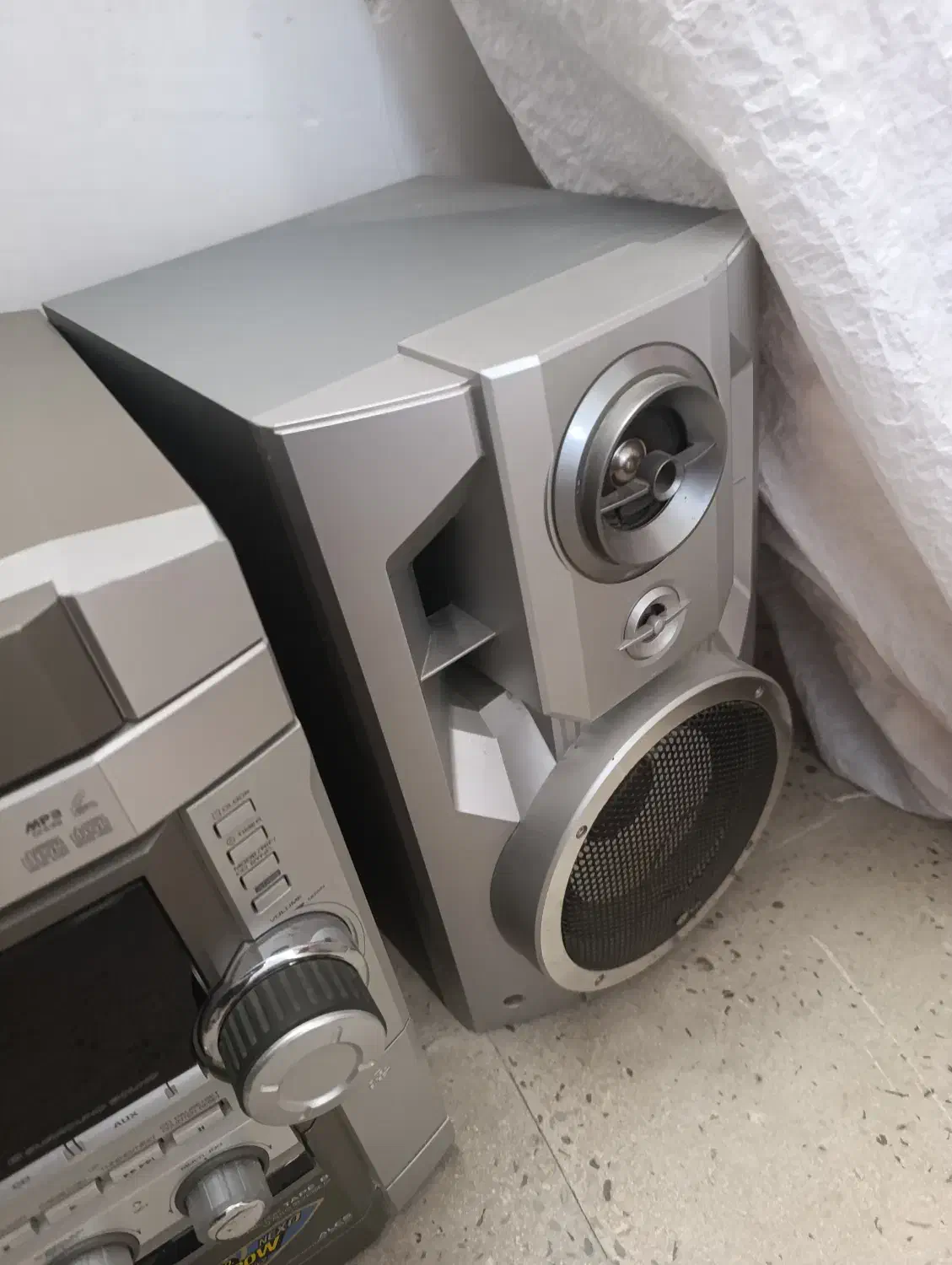 سیستم صوتی|صوتی و تصویری|سیوان, |دیوار