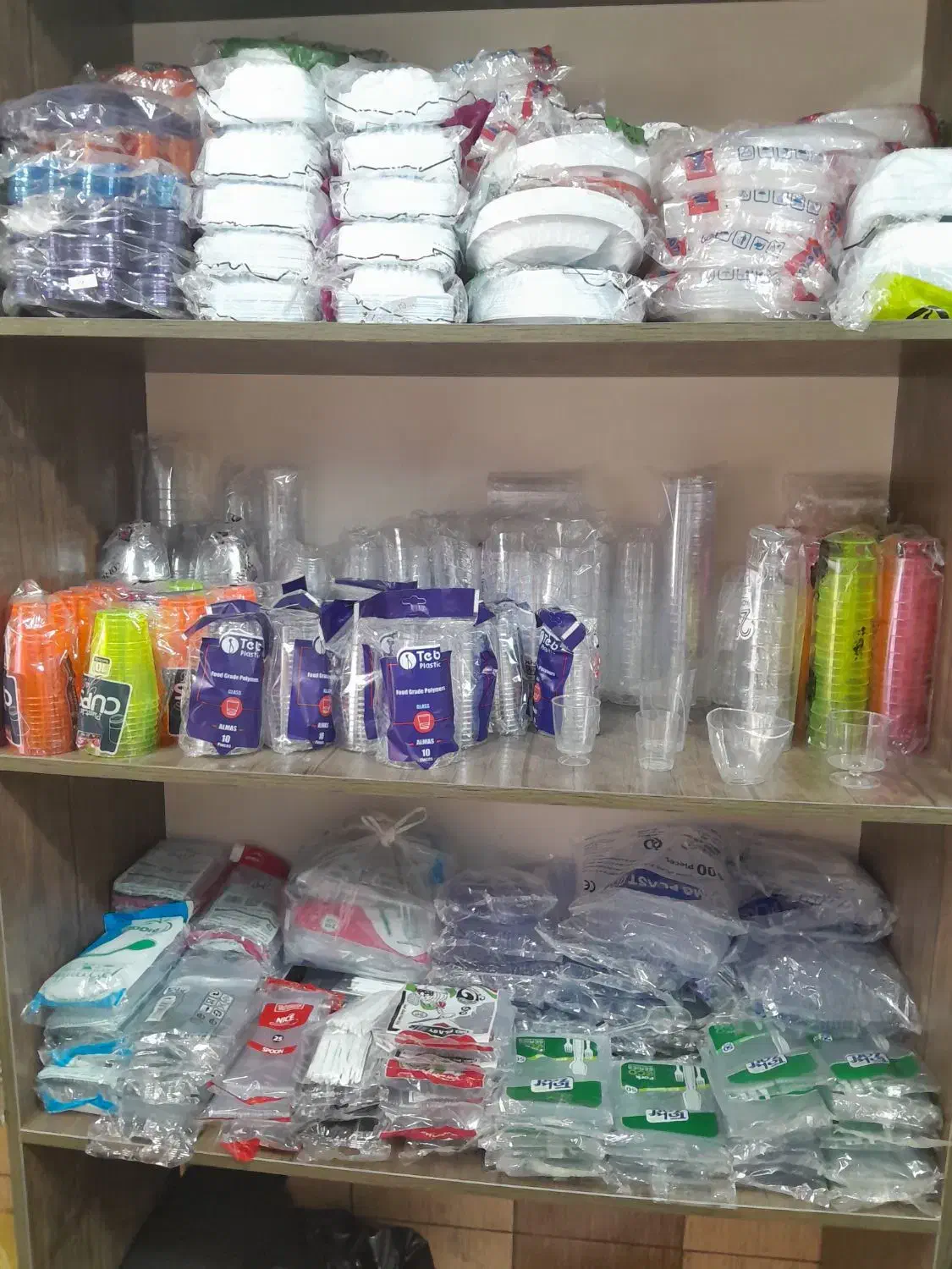 فروش ظروف یکبار مصرف به قیمت خرید|ظروف نگهدارنده، پلاستیکی، یک‌بارمصرف|رشت, رشتیان|دیوار