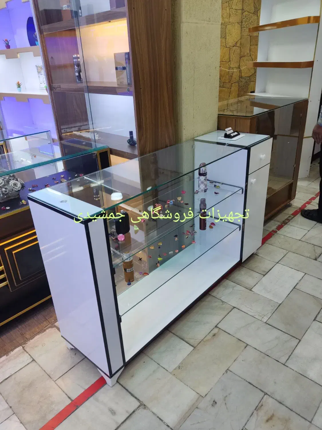 پیشخوان دکور قفسه ویترین رگال کانتر دکورمغازه|فروشگاه و مغازه|تهران, شهید رجایی|دیوار