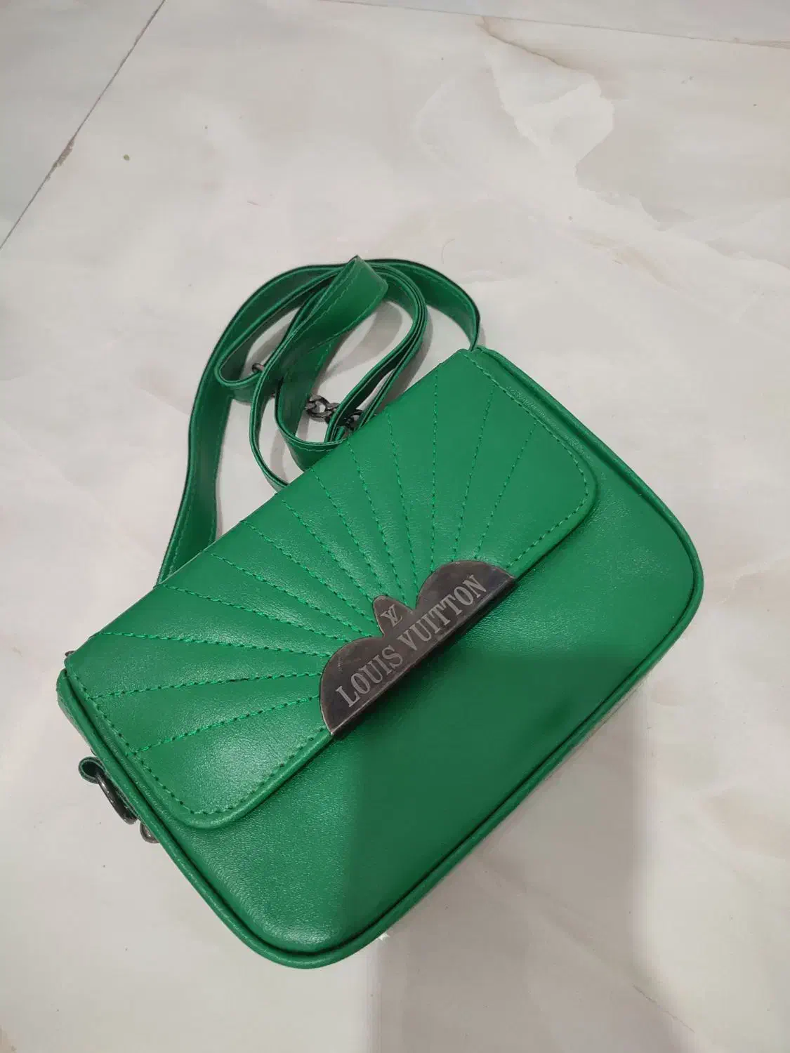 کیف|کیف، کفش، کمربند|زنجان, |دیوار