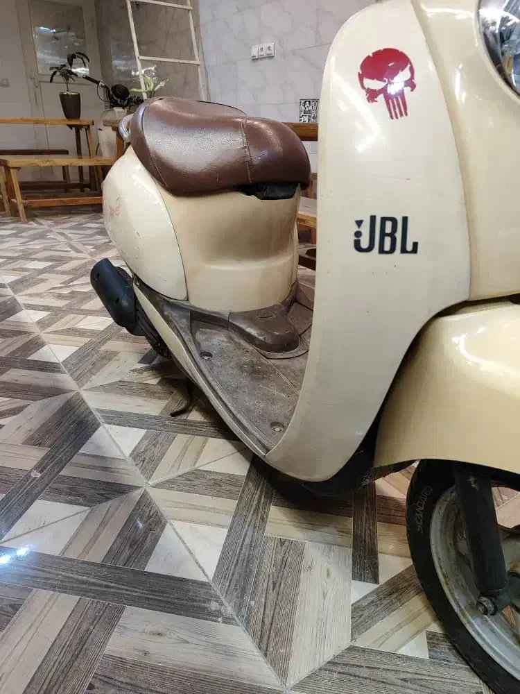 پاکشتی هوندا اسکوپی|موتورسیکلت|شیراز, میانرود|دیوار