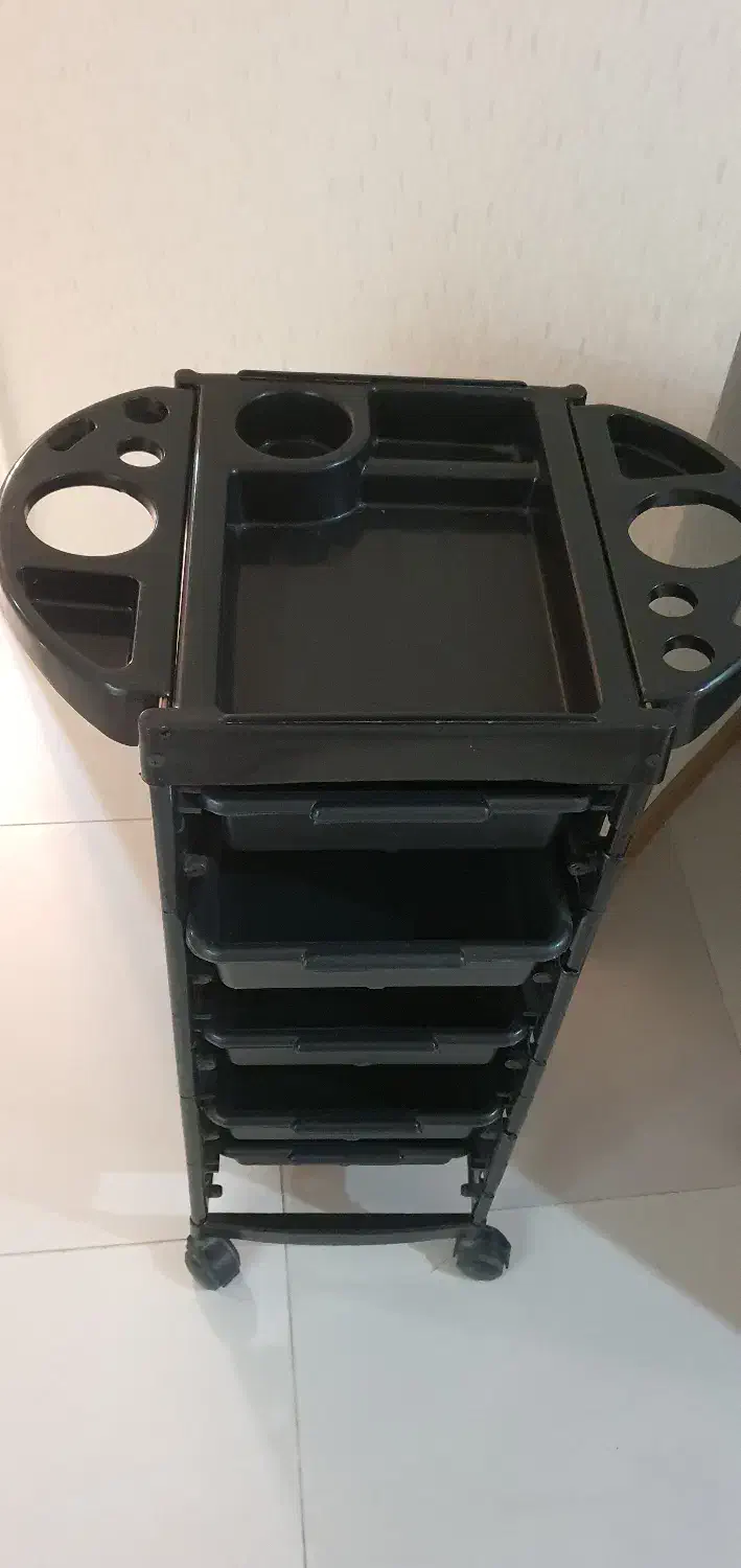 ترولی ۵ طبقه نو و سالم|آرایشگاه و سالن‌های زیبایی|مشهد, اقبال|دیوار