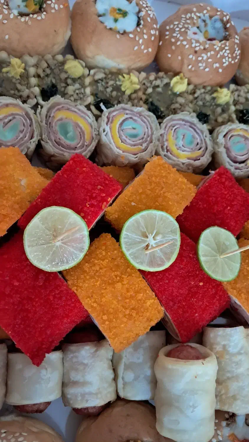 استخدام تعدادی خانم جهت درست کردن ساندویچ|استخدام خدمات فروشگاه و رستوران|تهران, هروی|دیوار