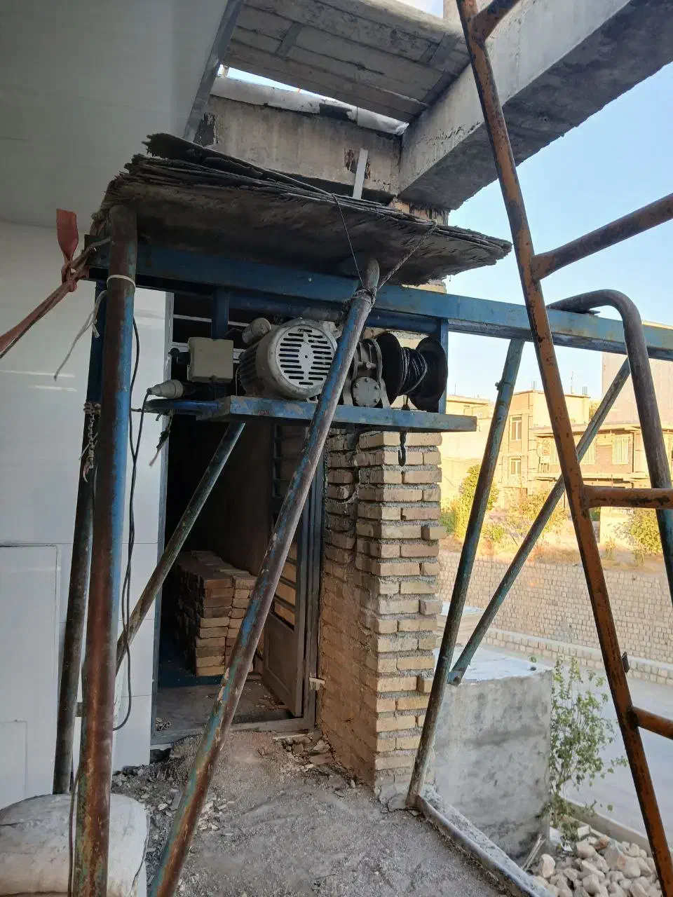 بالابر|ابزارآلات|آبدانان, |دیوار