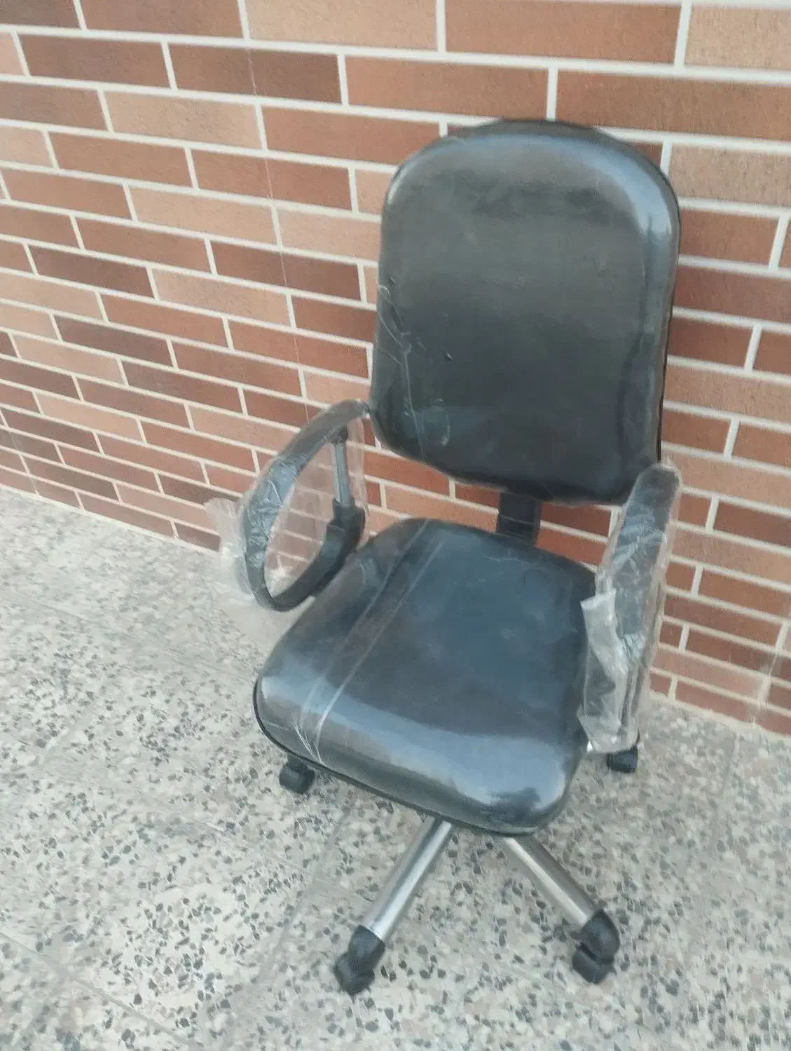 صندلی برند در حد آک با یک سال ضمانت|صندلی و نیمکت|اهواز, کمپلو جنوبی|دیوار