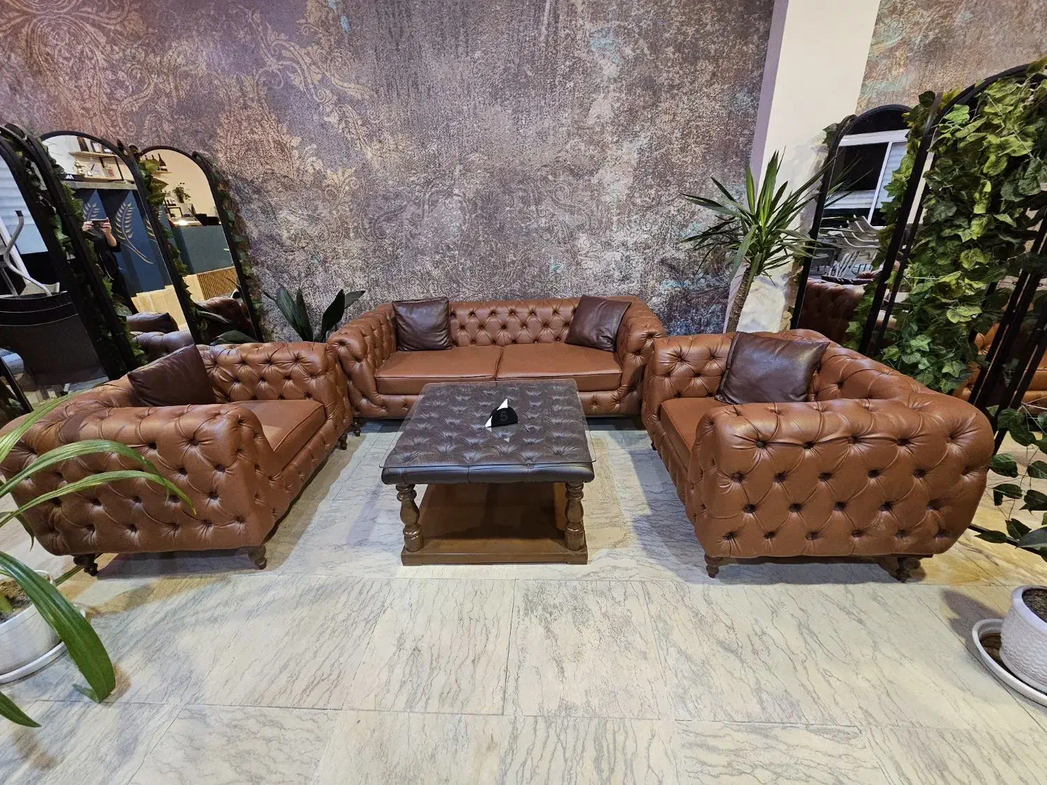 مبلمان چرم چستر لمسه دست  در حد نو|مبلمان خانگی و میز عسلی|نجف‌آباد, باغ نو|دیوار