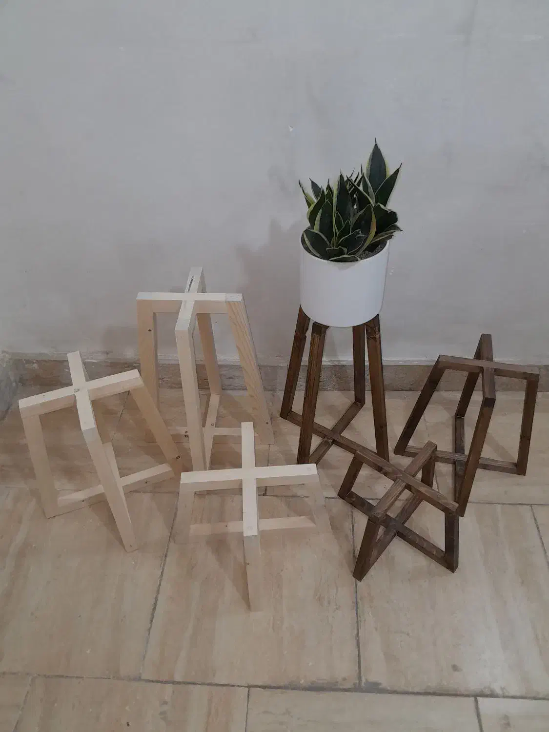 پایه سه تیکه گلدان عمده وتکی|گل و گیاه طبیعی|ورامین, ورامین|دیوار