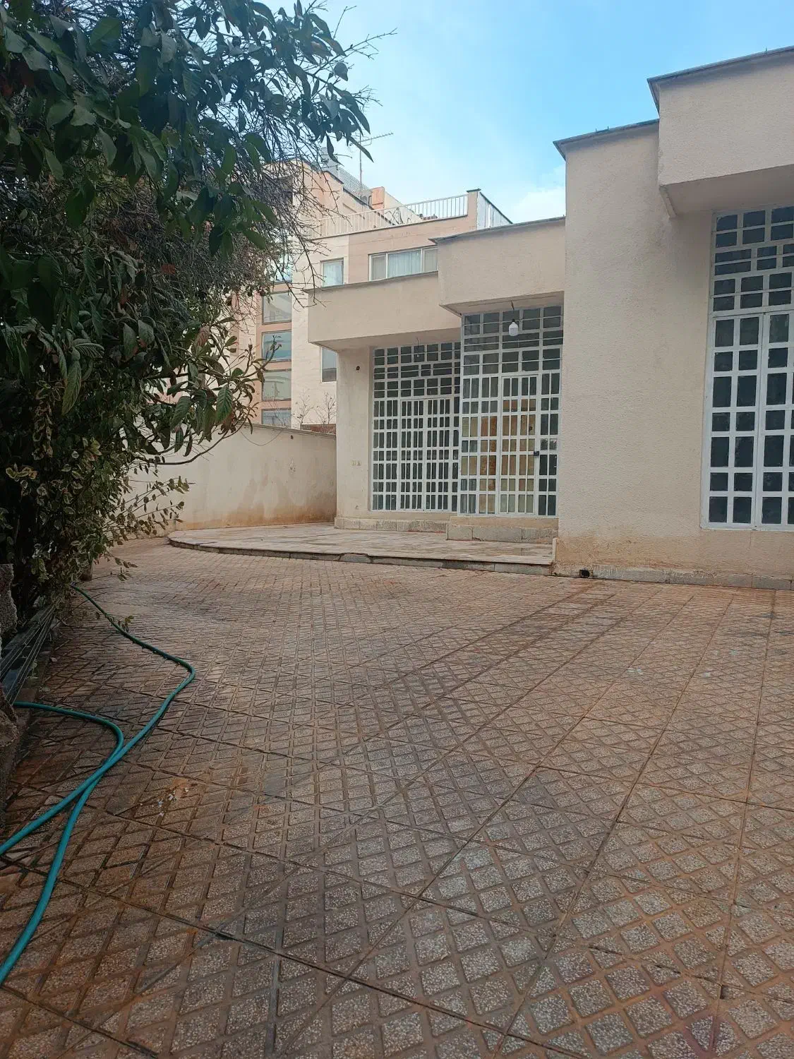 خوابگاه دخترانه تاچارا|اجارهٔ کوتاه‌مدت آپارتمان و سوئیت|شیراز, دینکان|دیوار