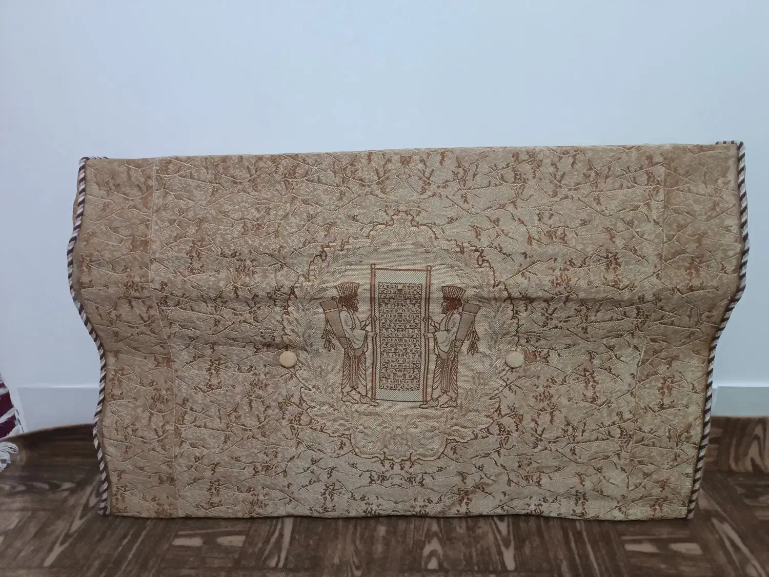 پشتی|پشتی|فارسان, |دیوار