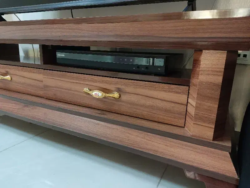 میز تلویزیون|میز تلویزیون|اندیشه, اندیشه فاز ۴|دیوار