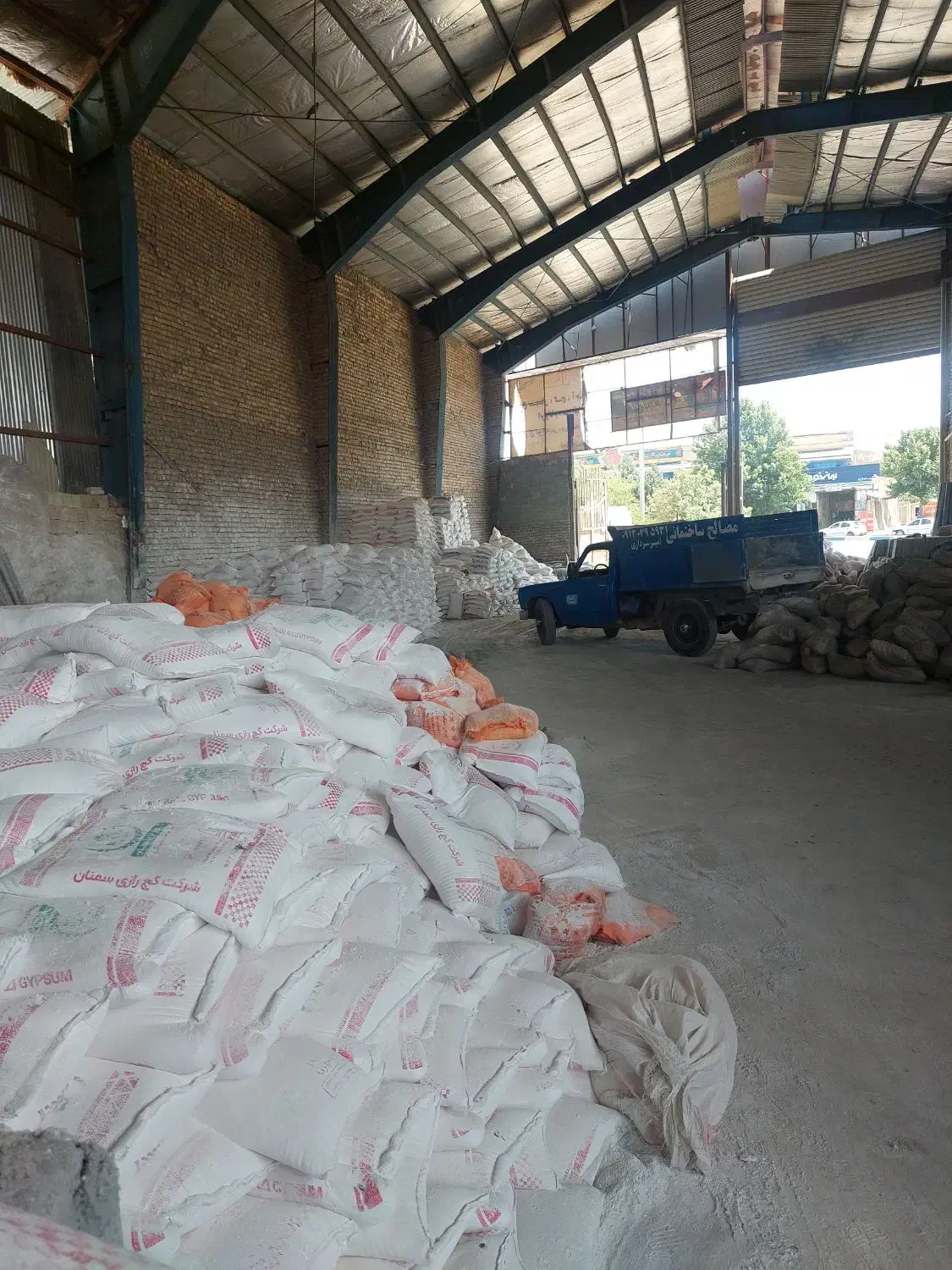 کارگر میخوام برای کار در مصالح ساختمانی|استخدام معماری، عمران و ساختمانی|بروجرد, |دیوار