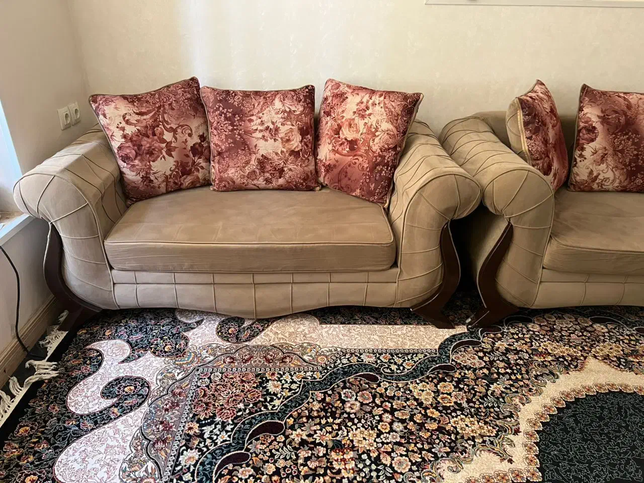 مبل ۷نفره|مبلمان خانگی و میز عسلی|شیراز, محراب|دیوار