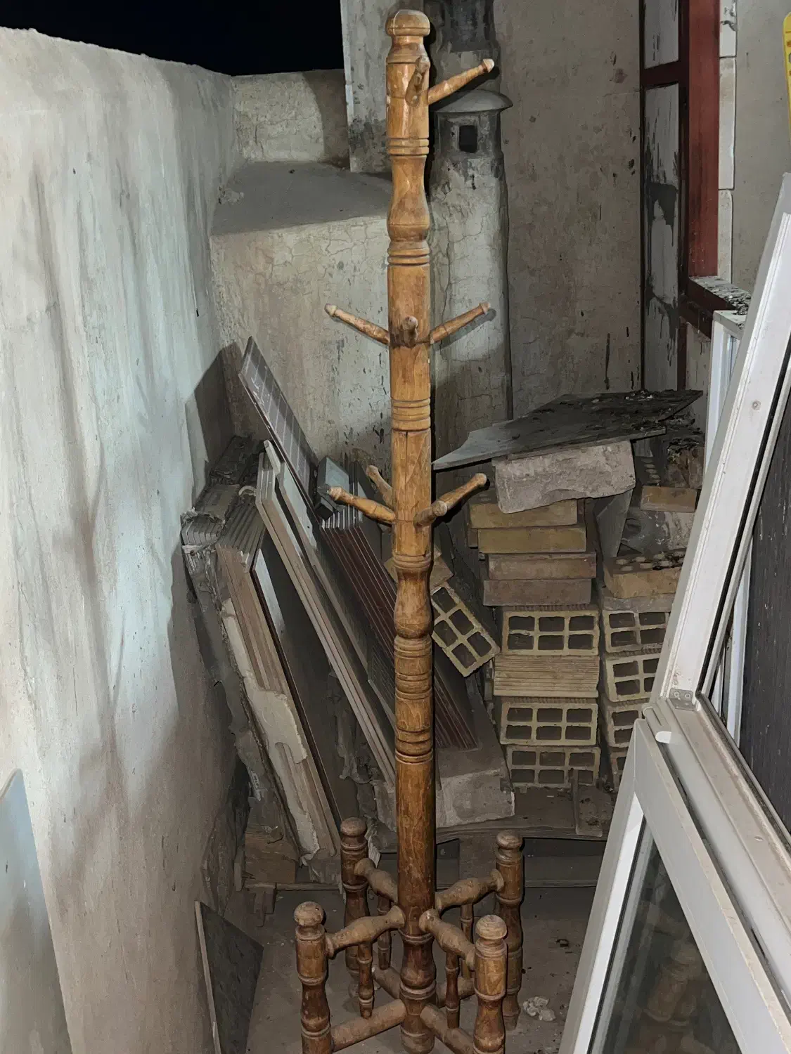 چوب لباسی|بندرخت و رخت‌آویز|قم, بنیاد|دیوار