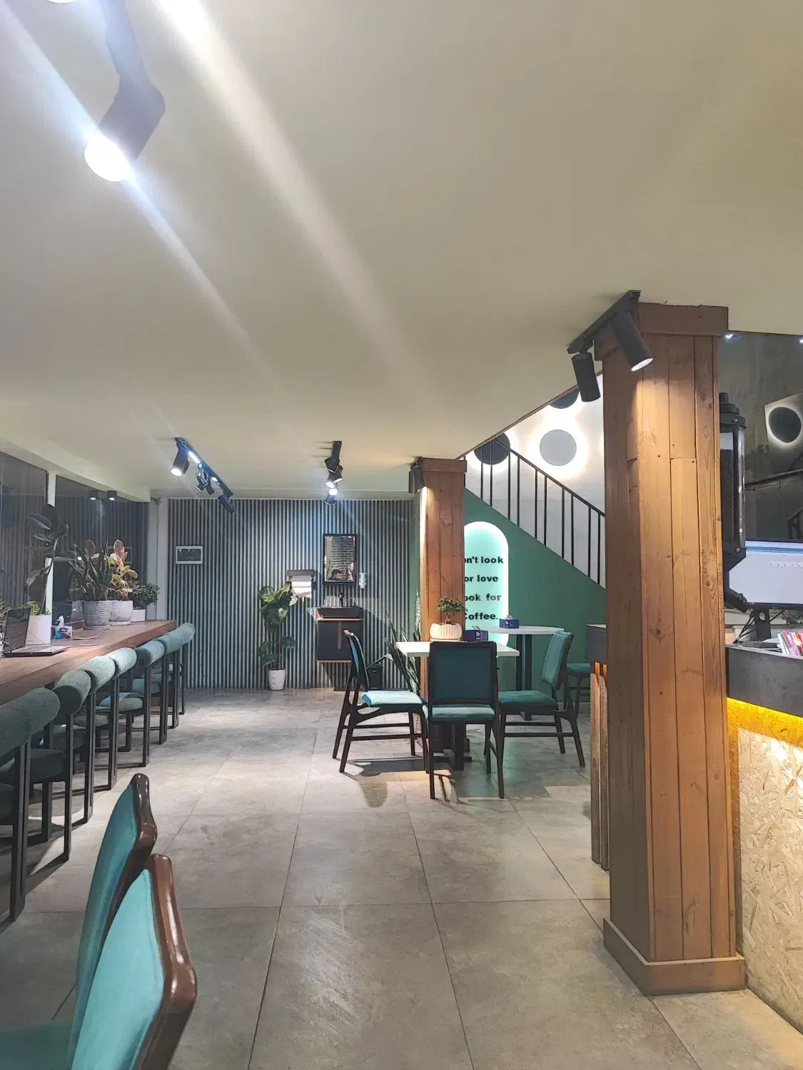 استخدام در کافه رستوران|استخدام خدمات فروشگاه و رستوران|دماوند, گیلاوند|دیوار