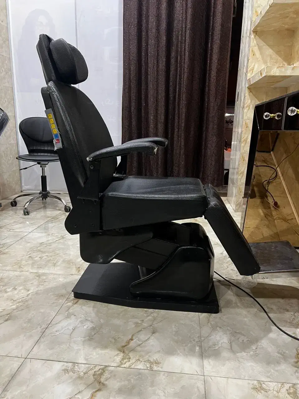 صندلی برقی|آرایشگاه و سالن‌های زیبایی|شهریار, شهرک وائین|دیوار