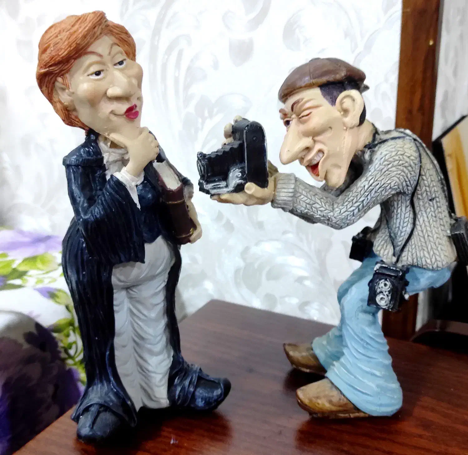 دو عدد مجسمه کاملا سالم|مجسمه، تندیس، ماکت|اهواز, شهرک دانشگاه|دیوار