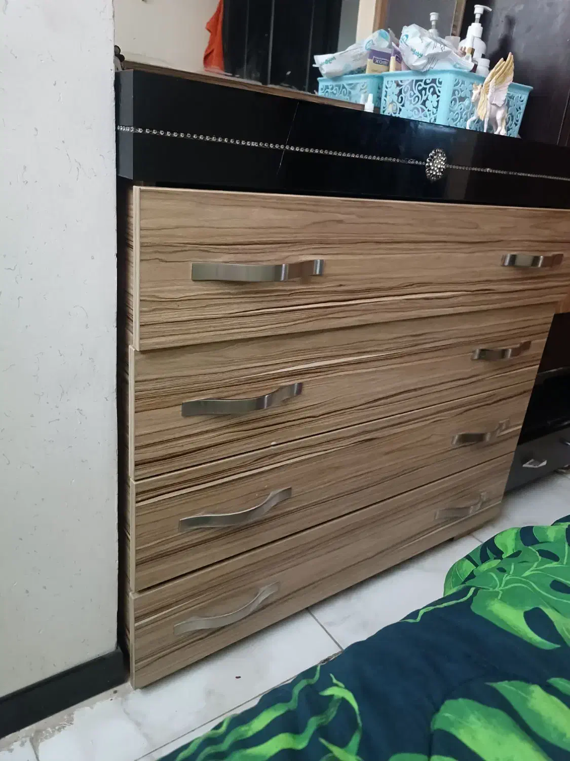 میز ارایشی|تخت و سرویس خواب|شاهینشهر, شهرک میلاد|دیوار