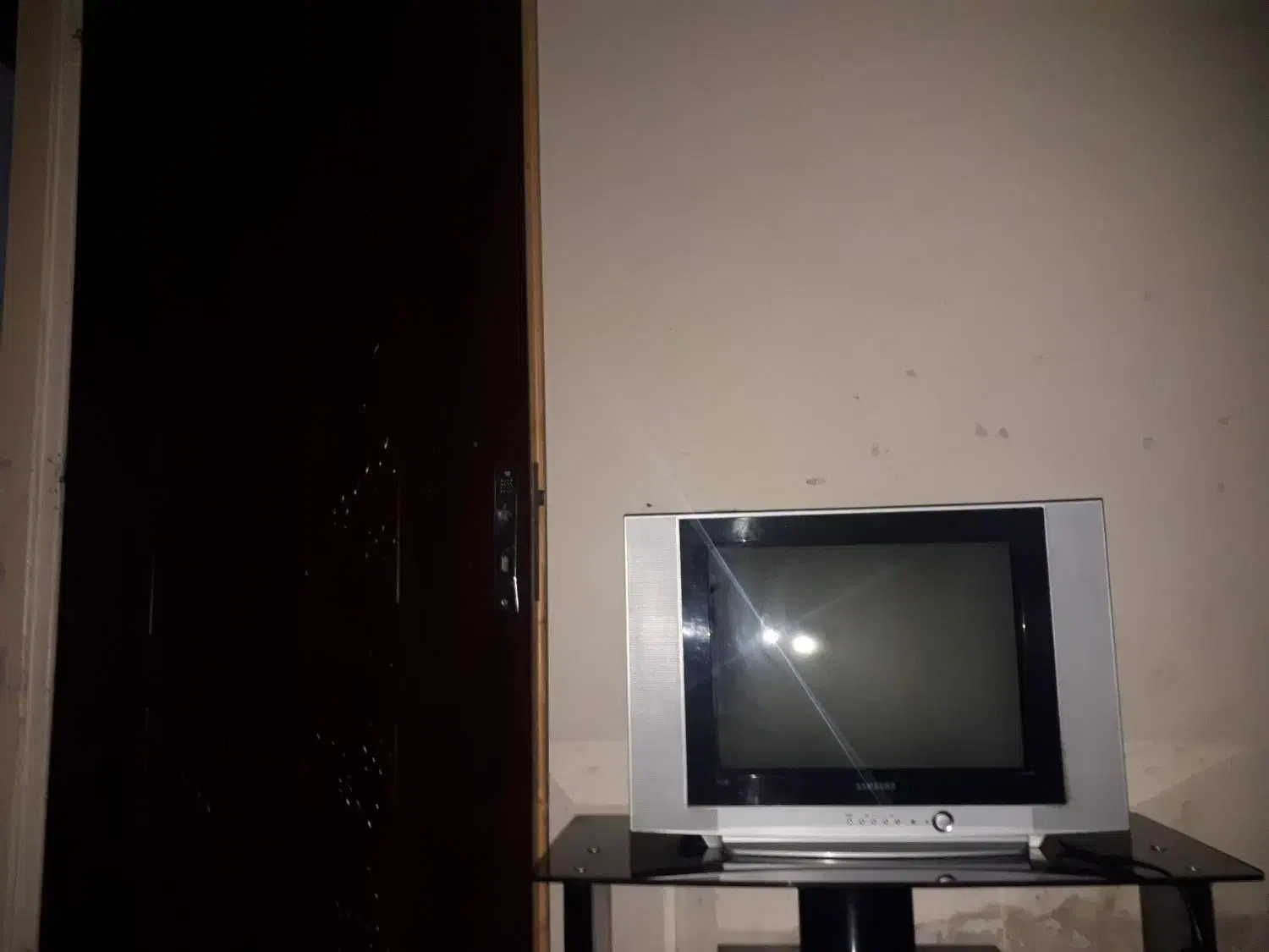 تلویزیون سامسونگ به همراه زیرتلویزیون نشکن|تلویزیون و پروژکتور|شهریار, شهریار|دیوار