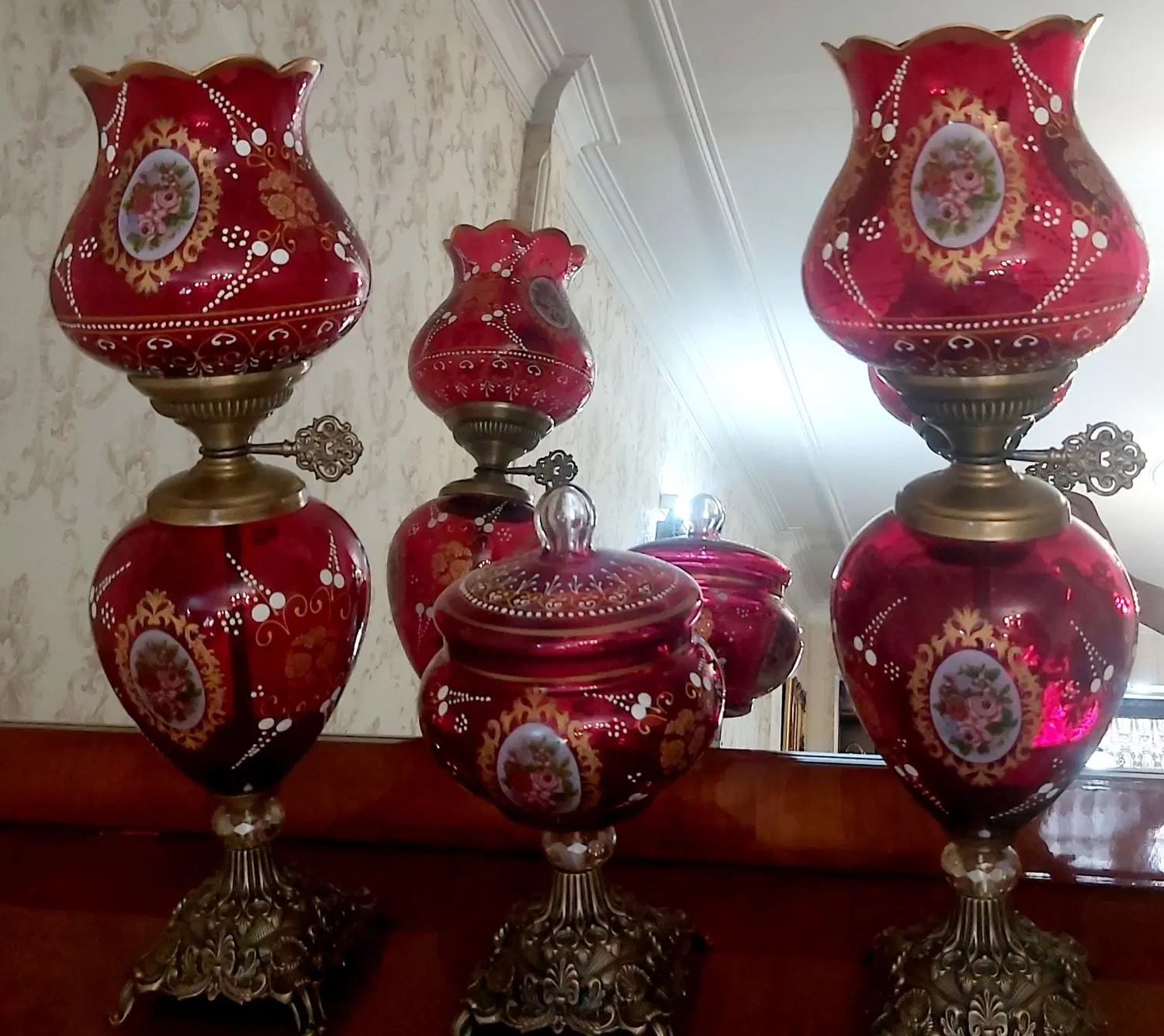 لاله وشکلات خوری مناسب میز کنسول|صنایع دستی و سایر لوازم تزئینی|تهران, تهرانپارس غربی|دیوار