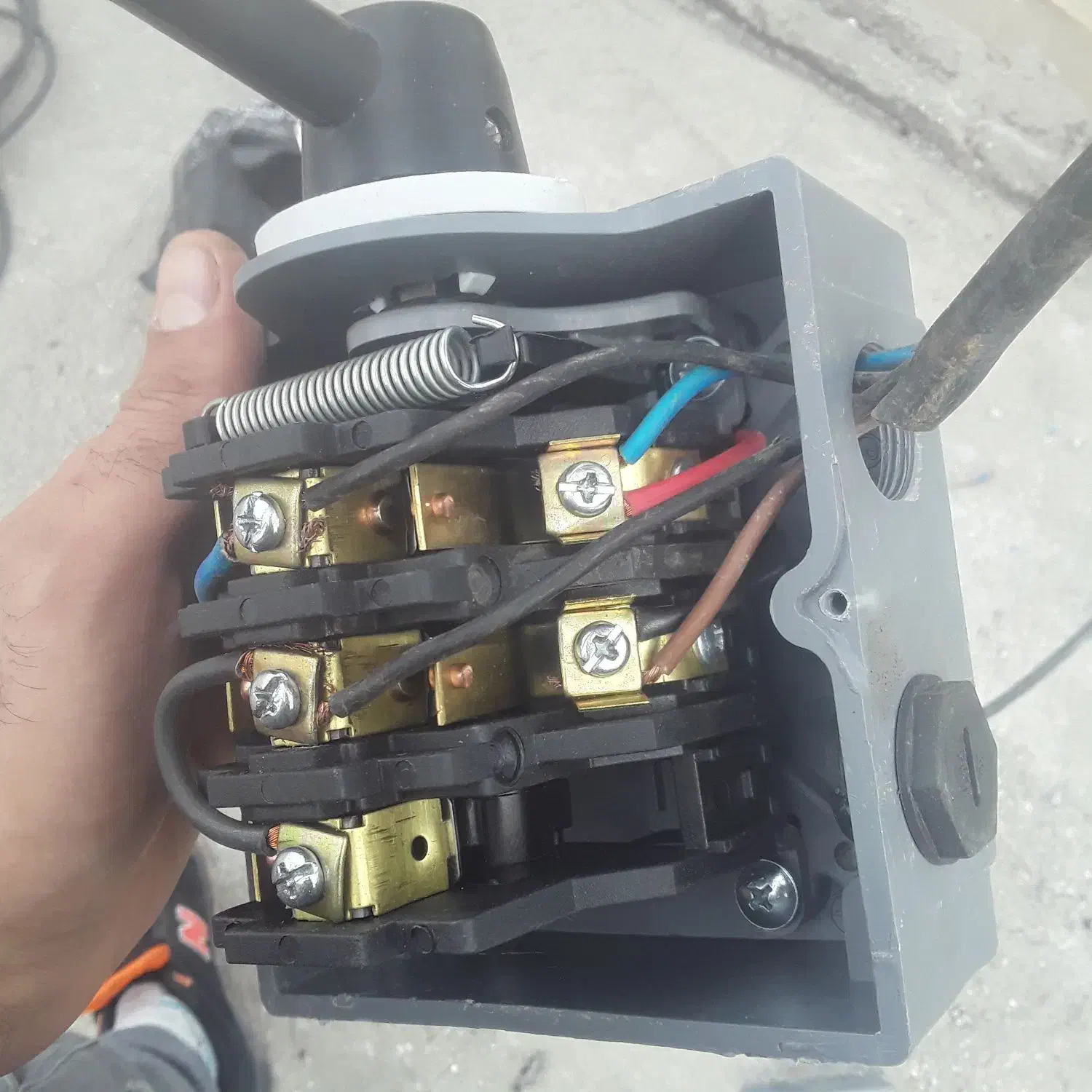 برقکار سیم کش صنعتی وساختمان رفع اتصال|خدمات پیشه و مهارت|زنجان, |دیوار