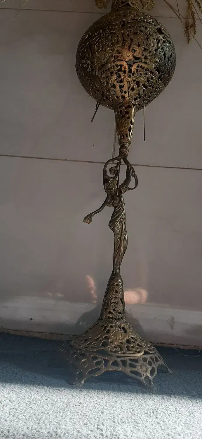 گلدان برنجی|کلکسیون اشیاء عتیقه|نسیم‌شهر, |دیوار