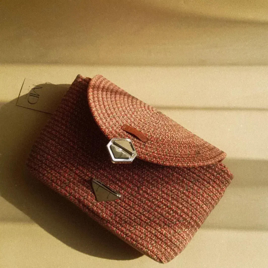 کیف قیطان پاییزی|کیف، کفش، کمربند|قم, چهل درخت‎|دیوار