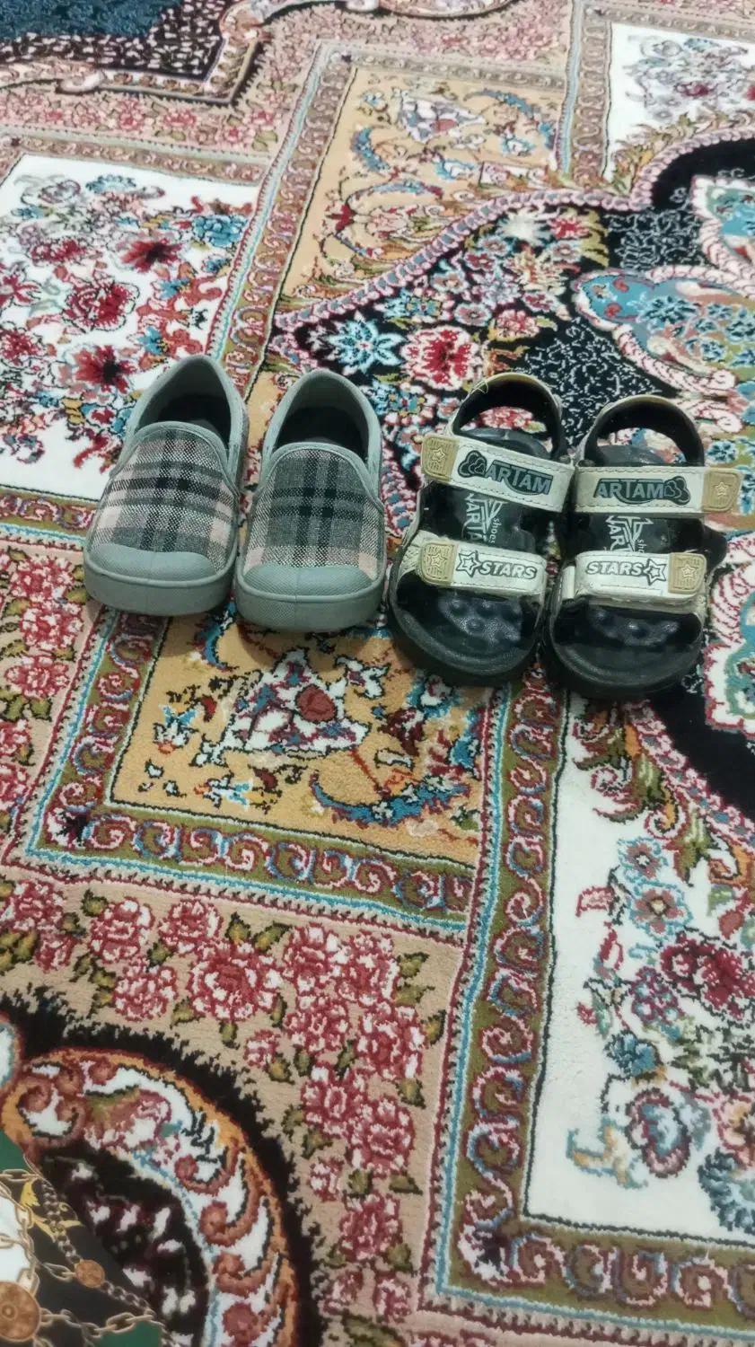 دوجفت کفش بچه گانه در سایز های 23،25|کفش و لباس بچه|نقده, |دیوار