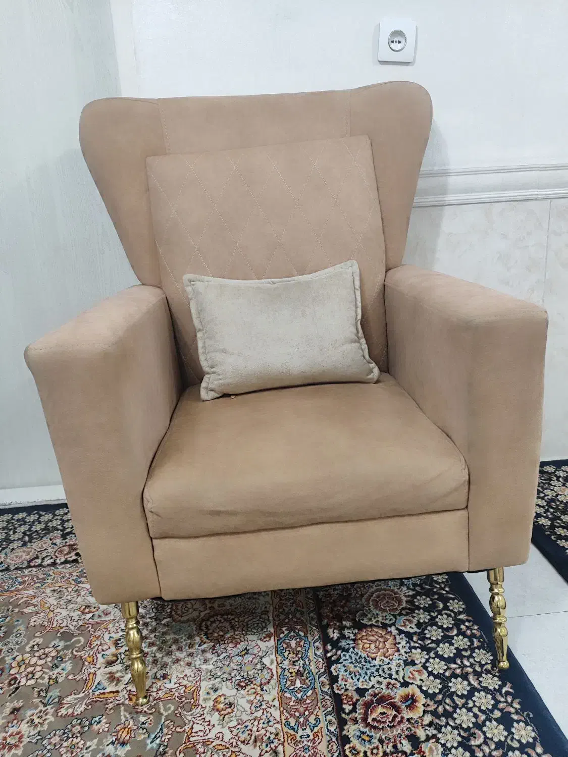 سرویس مبل ۷ نفره پایه استیل به همراه میز و عسلی|مبلمان خانگی و میز عسلی|بهارستان, |دیوار