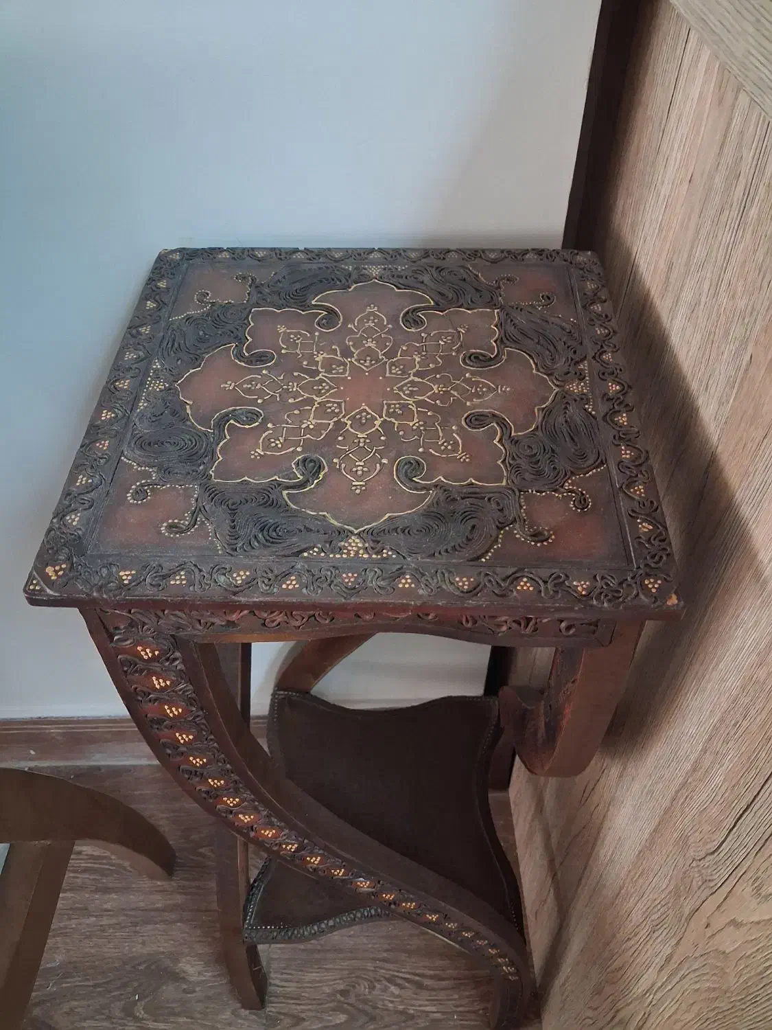 میز تلفن|میز تلفن|اصفهان, ملاصدرا|دیوار