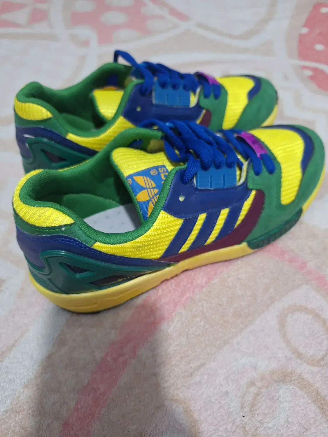 کتونی|کیف، کفش، کمربند|اندیشه, اندیشه فاز ۱|دیوار