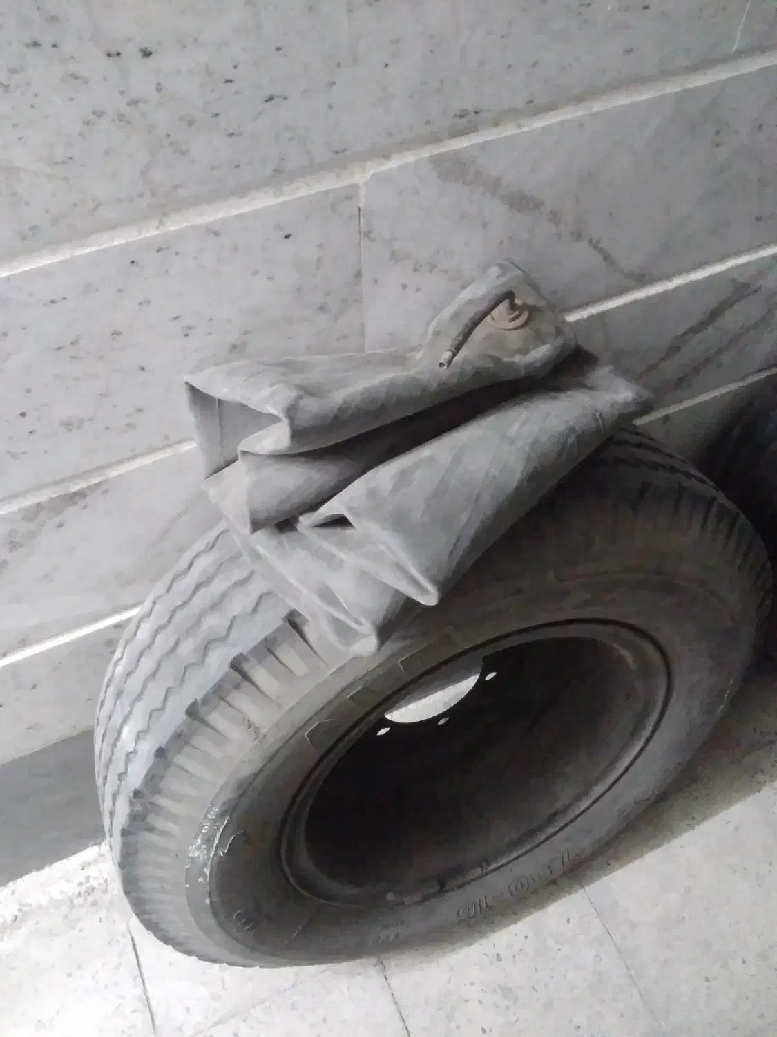 لاستیک‌ها نیسان وانت تیوبلکس کرج|قطعات یدکی و لوازم جانبی|میمه, |دیوار