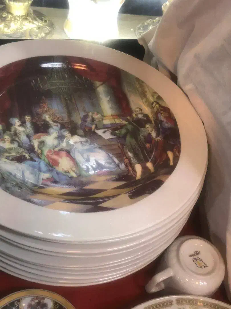 12عدد بشقاب پلو خوری سلطنتی دیوار کوب|ظروف سرو و پذیرایی|تهران, صادقیه|دیوار