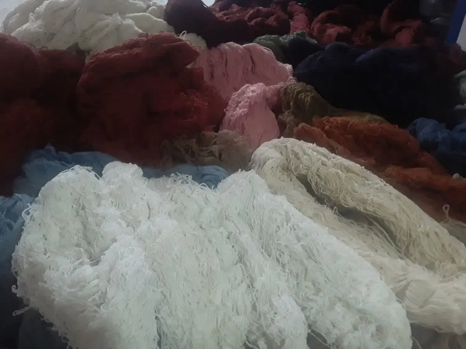 مقداری نخ وچل قالی|لوازم خیاطی و بافتنی|ملایر, |دیوار