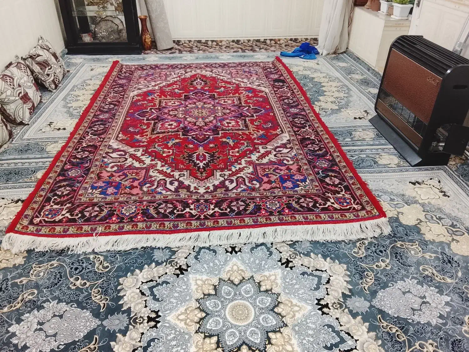 دو عدد فرش دست بافت قیمت وقت ۱۳۰ تومان|فرش|تیکمه داش, |دیوار