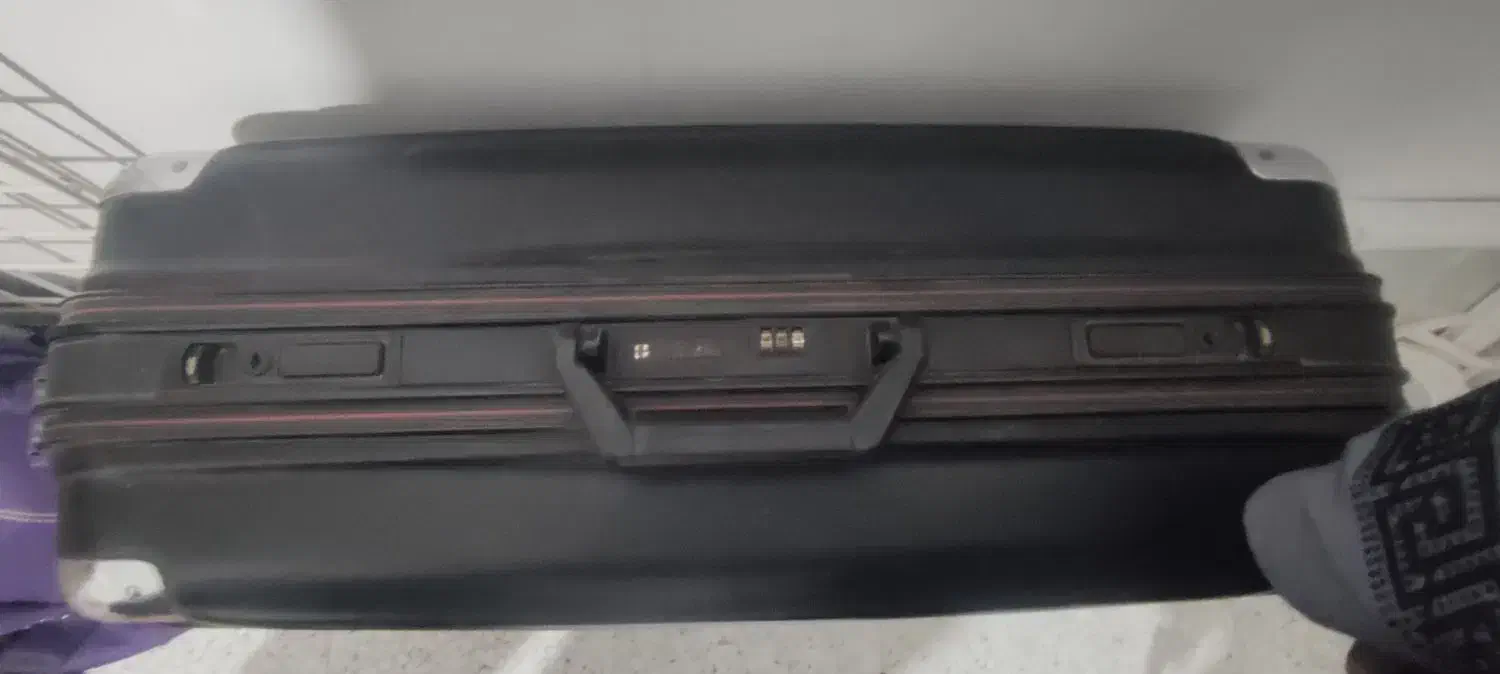 چمدان|کیف، کفش، کمربند|فولادشهر, مسکن مهر فولادشهر|دیوار