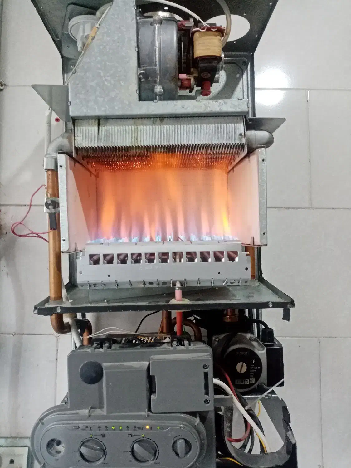 پکیج  /        آبگرمکن      /    رادیاتور|آبگرمکن، پکیج، شوفاژ|مشهد, طلاب|دیوار