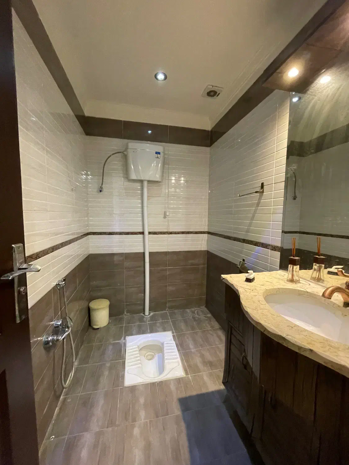 آپارتمان دو خوابه و دو نبش در بهترین طبقه