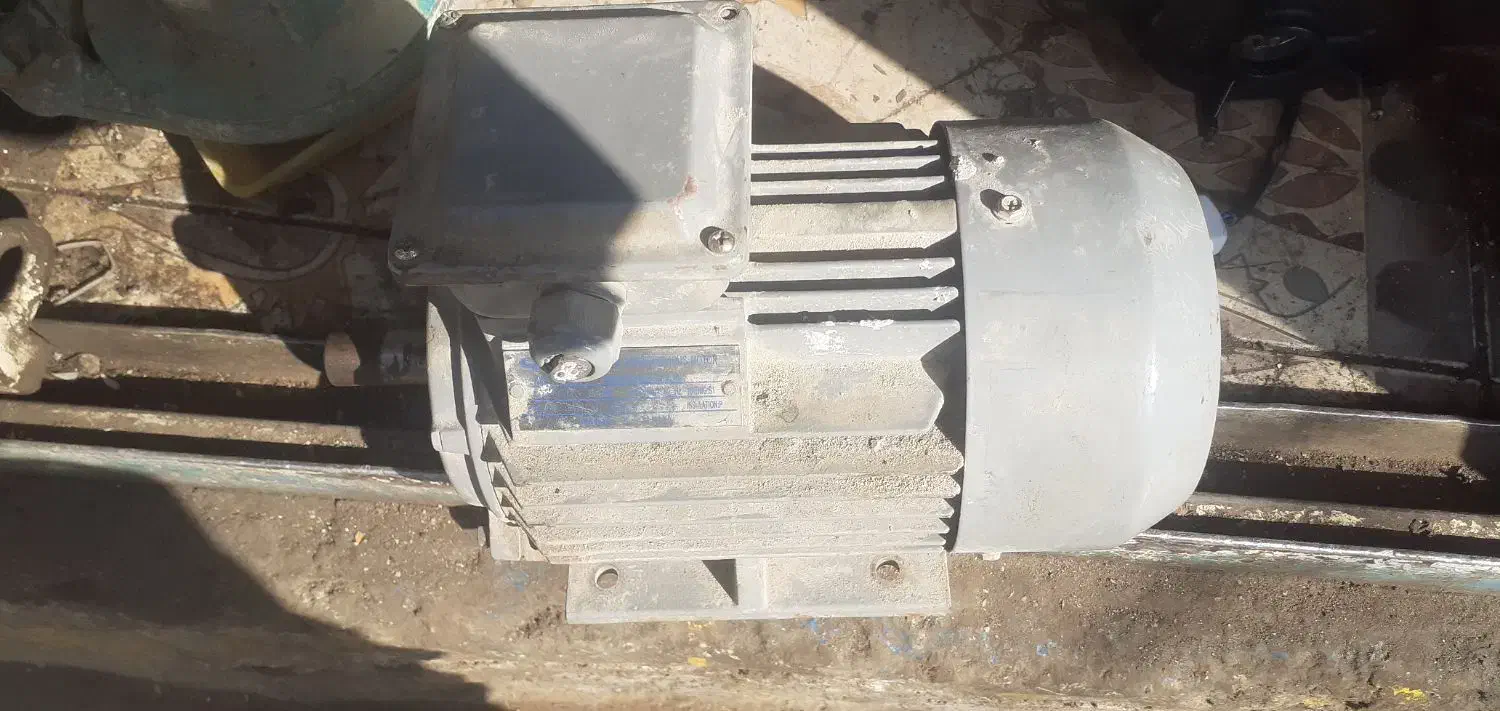 دینام ۲ اسب ۱۴۰۰دور فابریک۳فاز|ماشینآلات صنعتی|فلاورجان, |دیوار