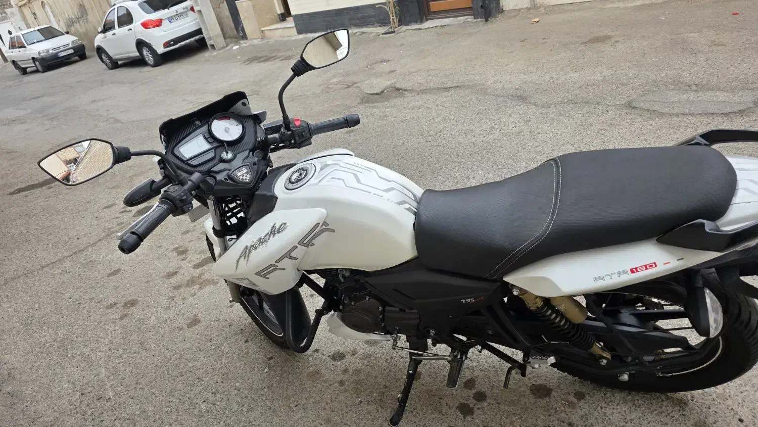 اپاچی ۱۸۰ درحد|موتورسیکلت|قم, منبع آب|دیوار