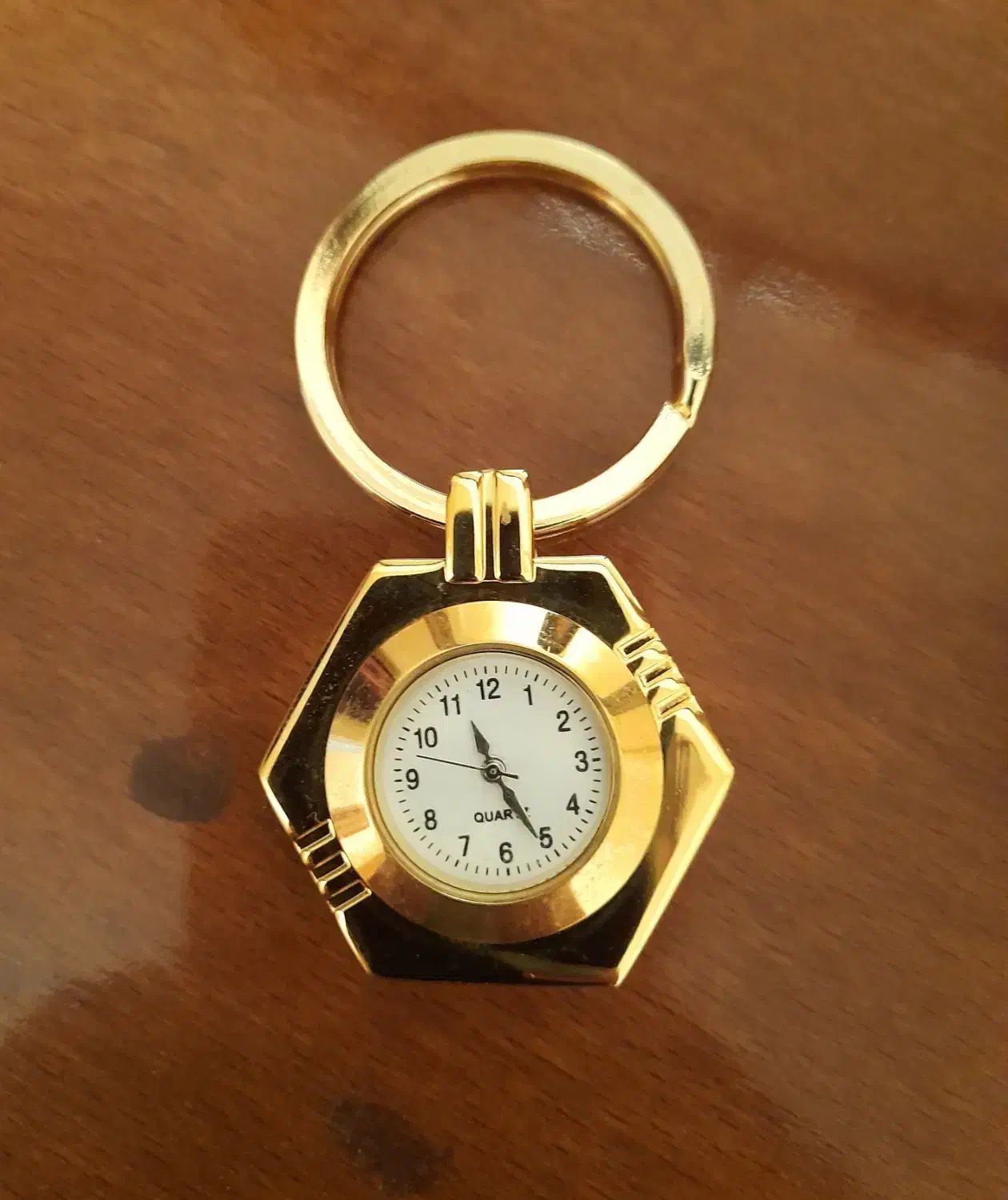 ساعت|ساعت|شاهین‌شهر, عطار|دیوار