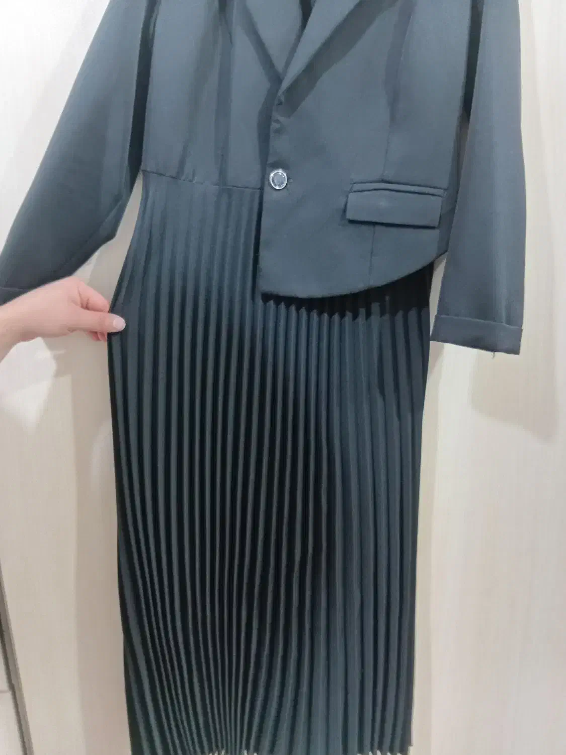 لباس مجلسی|لباس|هریس, |دیوار