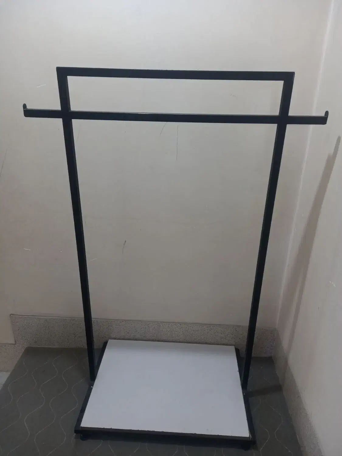 رگال لباس|بندرخت و رخت‌آویز|شیراز, جوادیه|دیوار