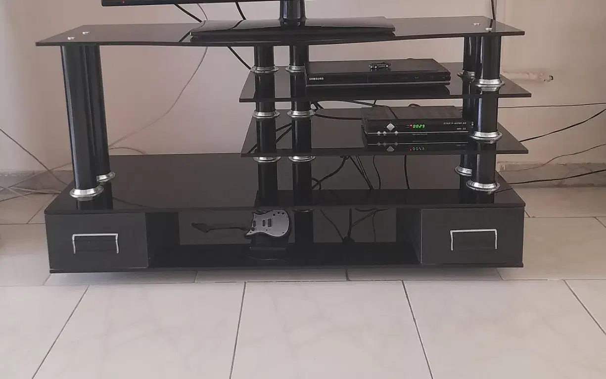 میزتلویزیون و تلویزیون|تلویزیون و پروژکتور|اصفهان, شاهزید|دیوار