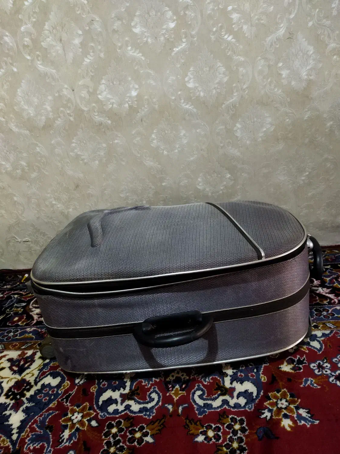 چمدان مسافرتی بزرگ وجادار یک بار فقط استفاده شده|کیف، کفش، کمربند|ملایر, |دیوار