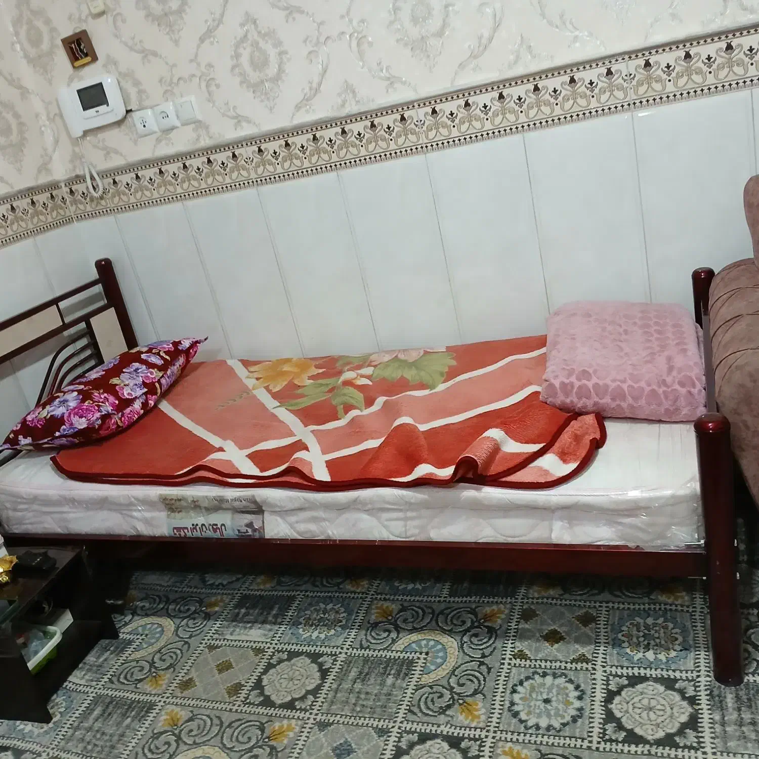 تخت ۱نفره|تخت و سرویس خواب|قم, نیروگاه|دیوار