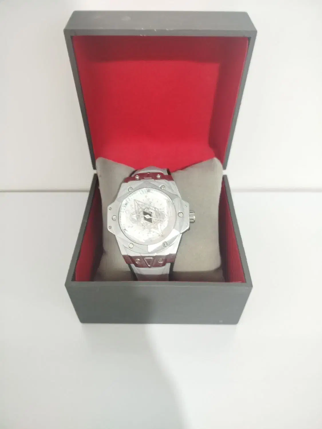 ساعت عقربه دار|ساعت|مرند, |دیوار