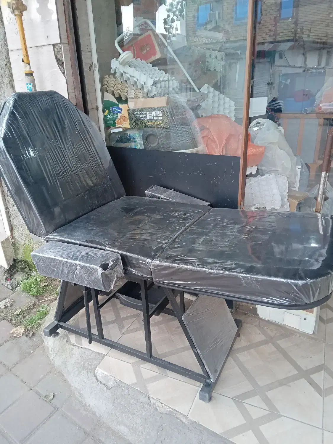 صندلی میکاپ و کاشت ابرو نو و سالم|آرایشگاه و سالنهای زیبایی|رشت, معلولین|دیوار