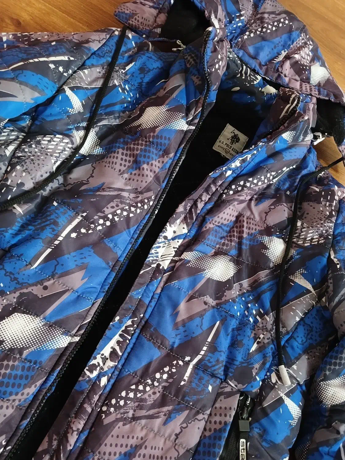 کاپشن|لباس|گلبهار, شهر جدید گلبهار|دیوار