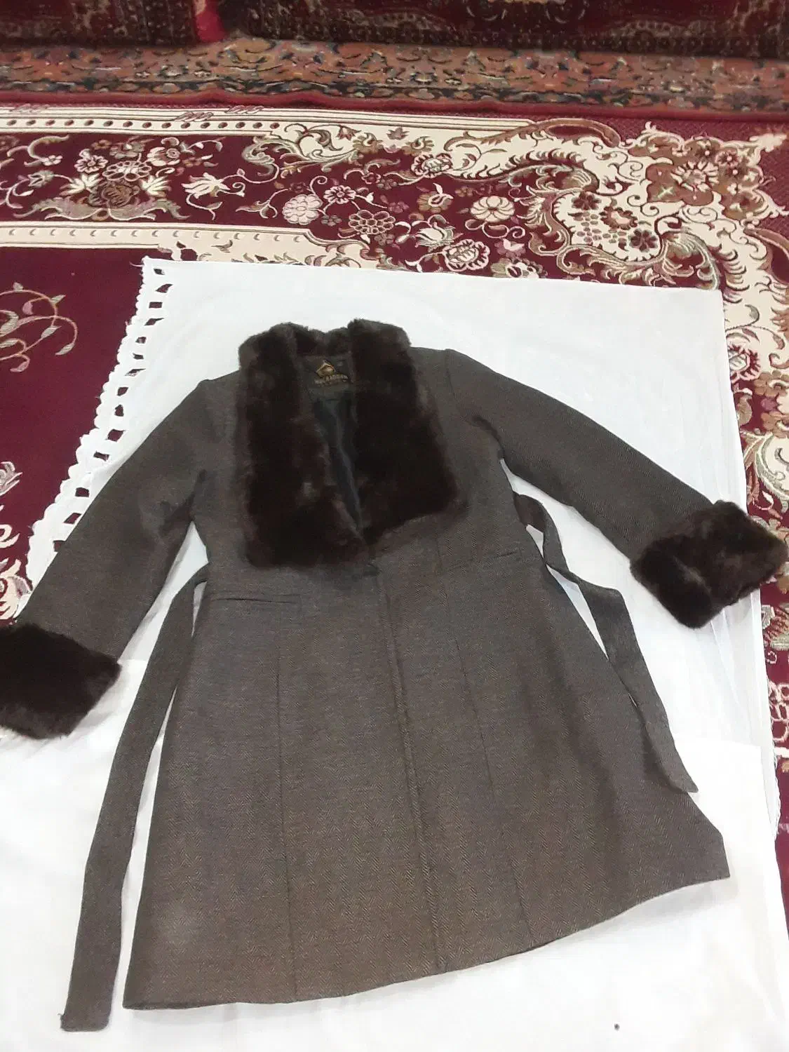 پالتو|لباس|خوی, |دیوار